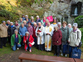 Feierliche Maiandacht in der Fatima-Grotte 